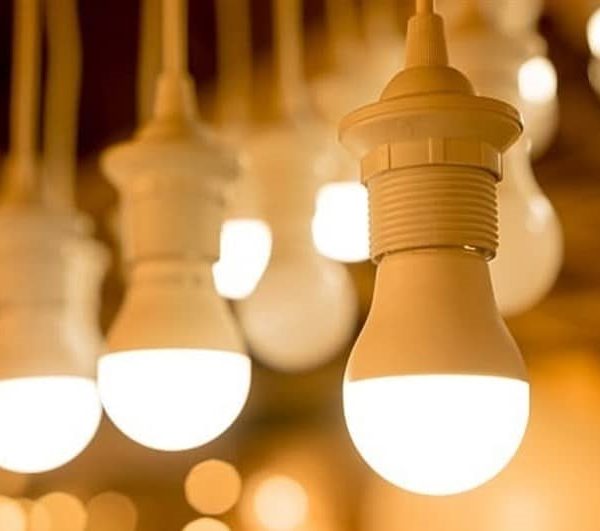 آیا لامپهای LED برای سلامت انسان مضر هستند؟ بررسی علمی ۱۴ نکته مهم