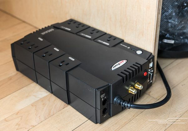 چه دستگاههایی را نباید به یو پی اس (UPS) وصل کرد؟ | راهنمای کامل اتصال ایمن به UPS
