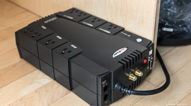 چه دستگاههایی را نباید به یو پی اس (UPS) وصل کرد؟ | راهنمای کامل اتصال ایمن به UPS